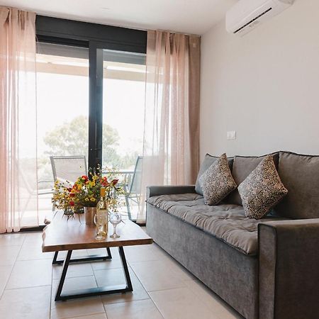 Ariti Luxury Apartment, ニキアナ エクステリア 写真