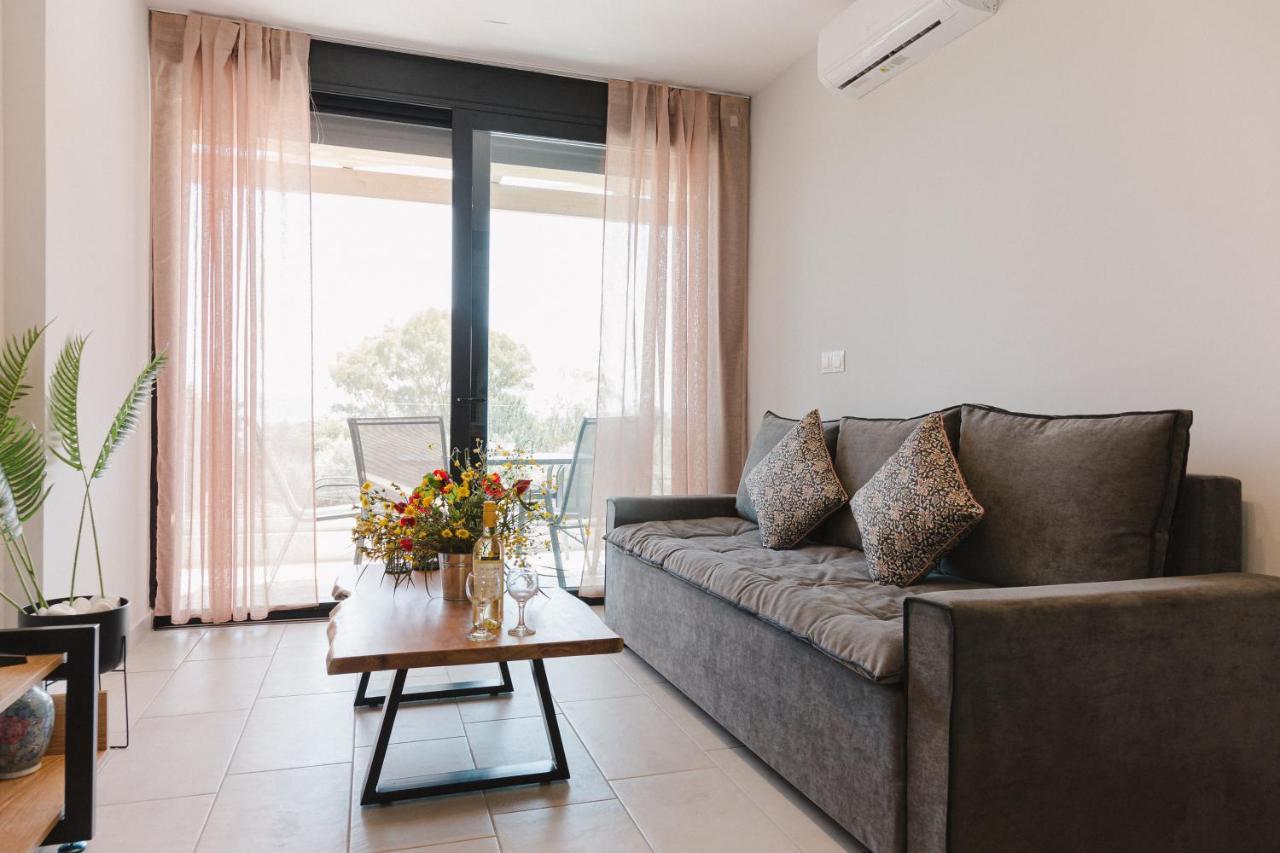 Ariti Luxury Apartment, ニキアナ エクステリア 写真